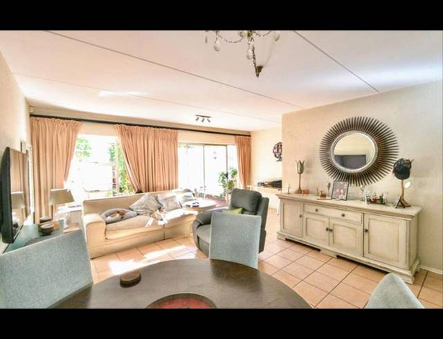 3 BEDROOM TOWNHOUSE FOR SALE IN BEDFORD GARDENS